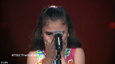 Koριτσάκι από την Συρία ξεσπάει σε κλάμματα τραγουδώντας για την ειρήνη(video)