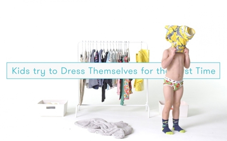 Παιδιά δοκιμάζουν να ντυθούν μόνα τους για πρώτη φορά!(video)