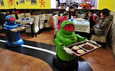 Εστιατόριο που σερβίρουν ρομπότ!(video)